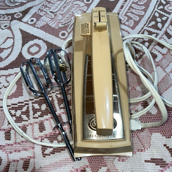 Vintage 70s Sunbeam Mixmaster Hand Held Mixer 3 Speed Tested Works - Picture 1 of 5
